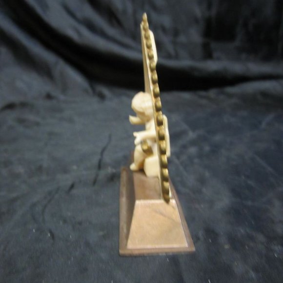 VINTAGE 60'S MINIATURE PLASTIC FIGURINE OF A HALOED BABY JESUS CHRISTMAS DECOR - Picture 4 of 6